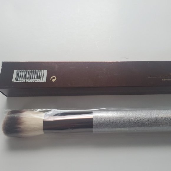 BNIB  ✅ Hourglass Nº 2 Foundation/ Blush Brush✨ NEW IN BOX - Picture 8 of 16